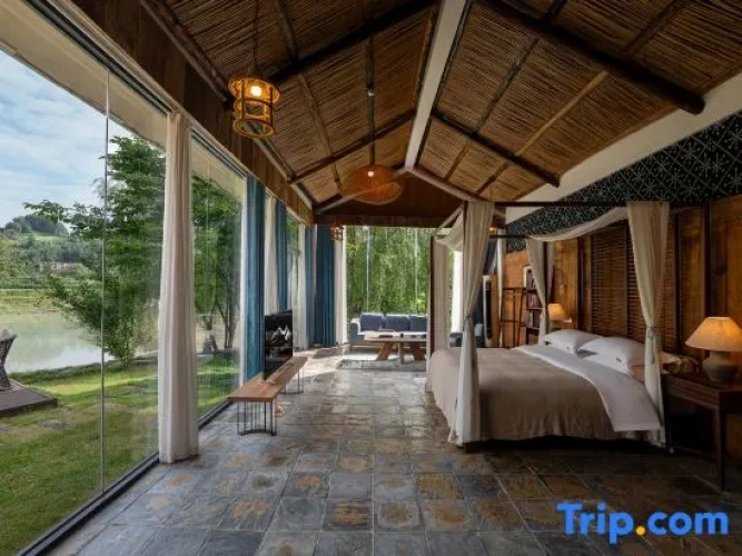 Suite with river view