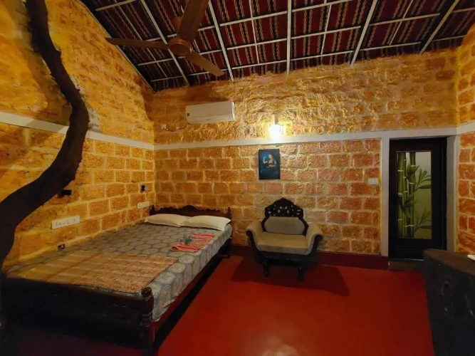 Standard Triple room