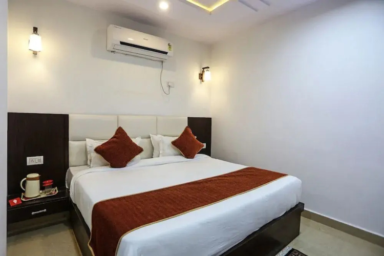 OYO 6388 Hotel NR Inn