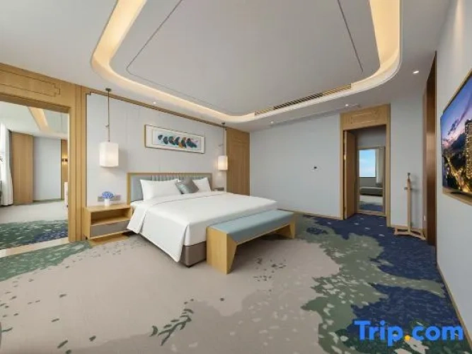 Deluxe Suite with river view