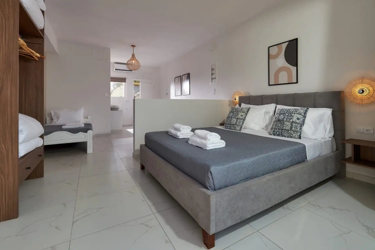 Standard Quadruple Suite with pool view