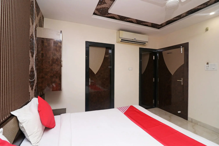 OYO 27611 Hotel Shree Regency