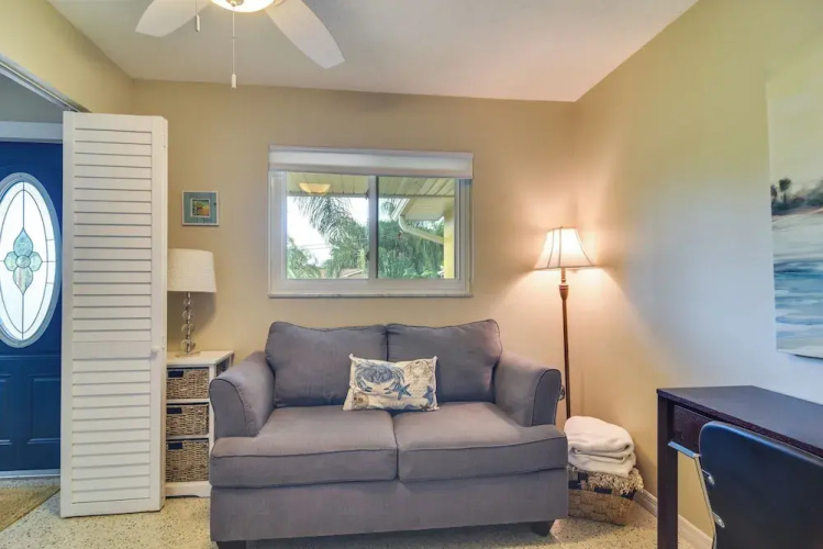 4 Mi to Dog Beach: Largo Home w/ Pool & Hot Tub!