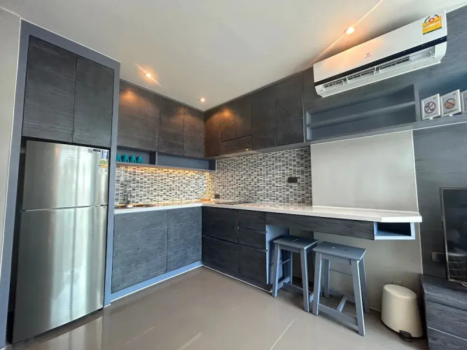 1BR with Rooftop Pool & Gym  C191