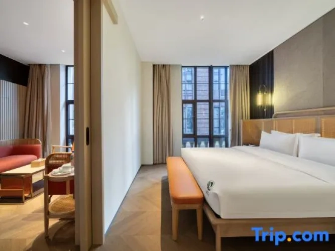 Deluxe Double room with city view