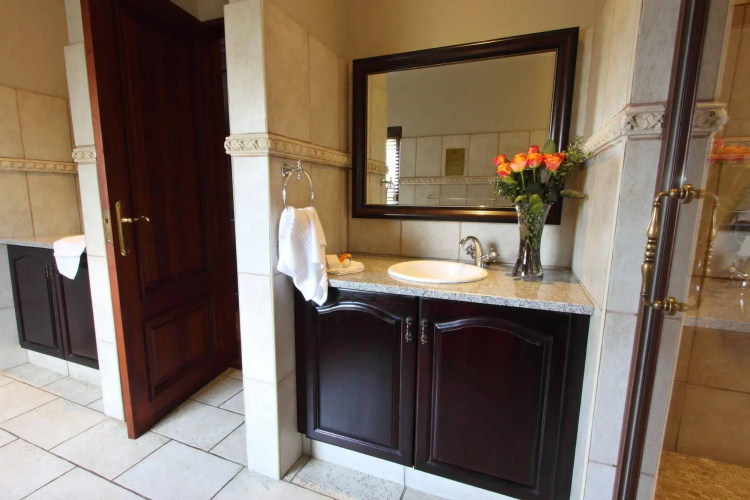 Candlewoods Guesthouse