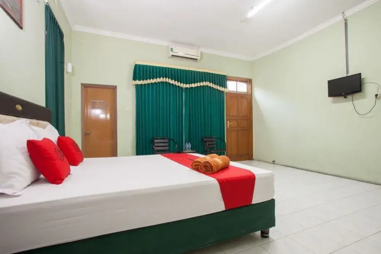 RedDoorz Syariah @ Janti Malang