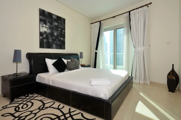 3 Bedrooms Apartment