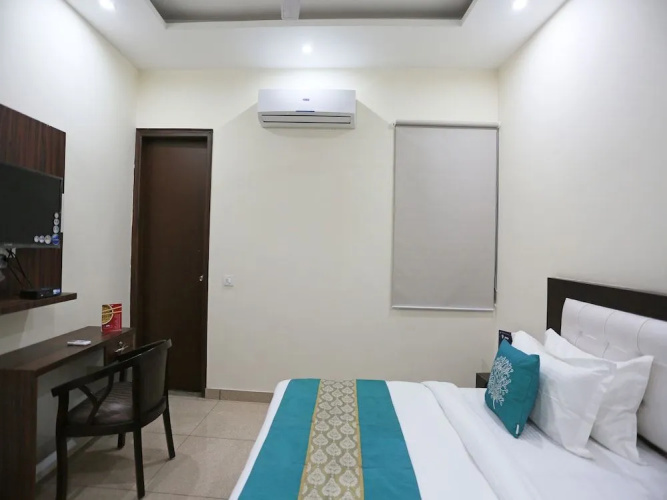 Hotel Petals Inn