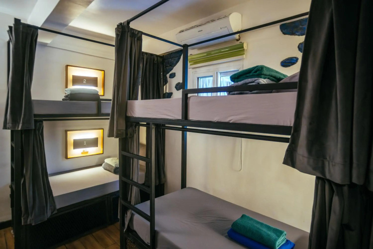 Outpost Beach Hostel - Adults Only
