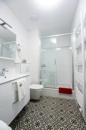 Crown Apartment