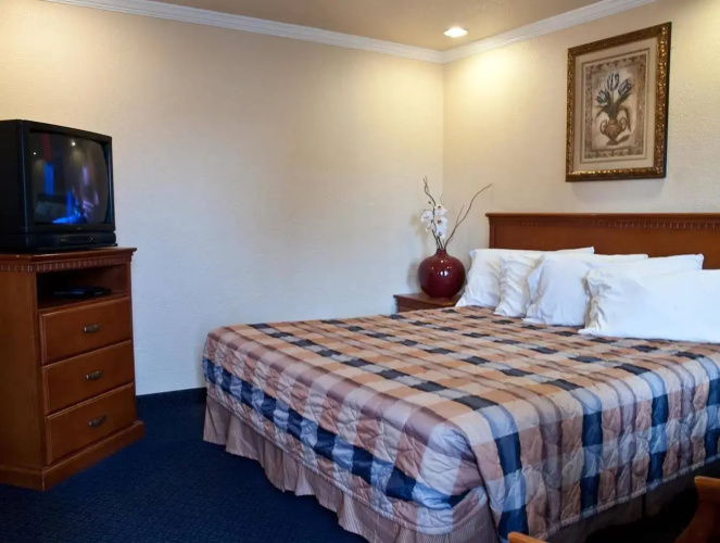 Bayhill Inn