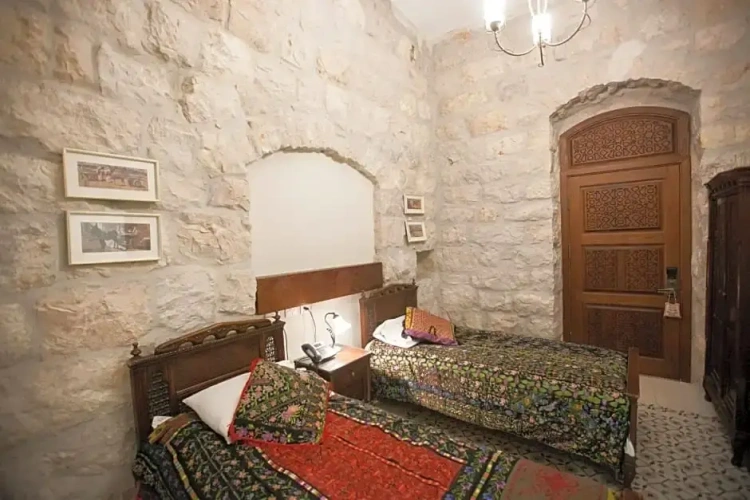 Standard Twin room with balcony