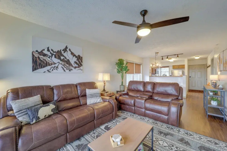 Lovely Beech Mountain Condo w/ Balcony & Views!