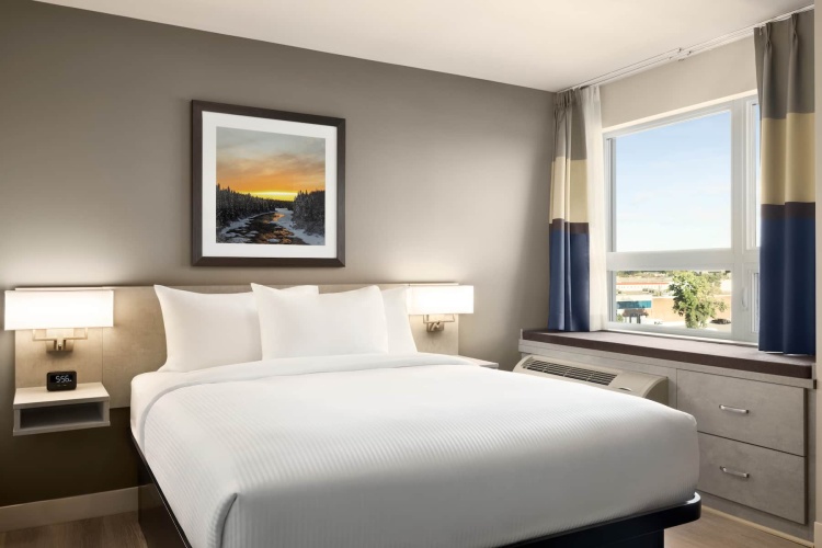 Microtel Inn And Suites By Wyndham Boisbriand photo 6