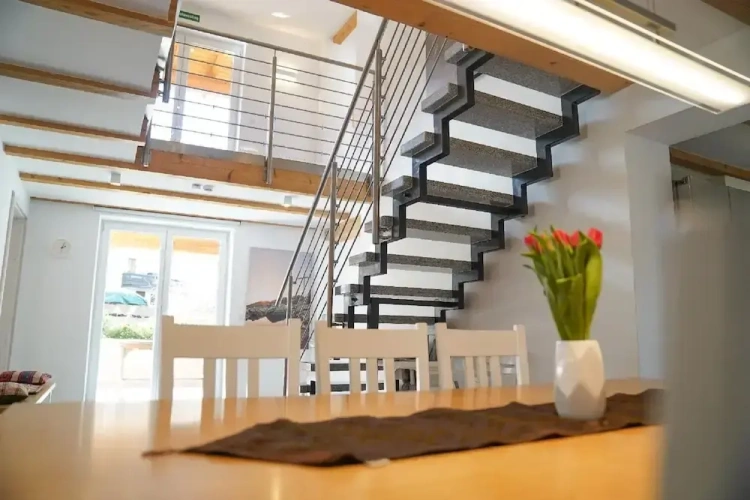 4 Bedrooms Apartment with balcony