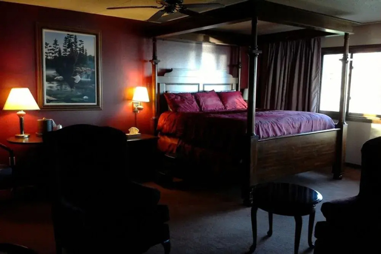 Horseshoe Bay Lodge