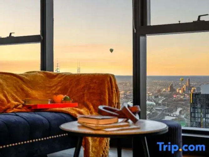 Sky High 3 Beds Apartment