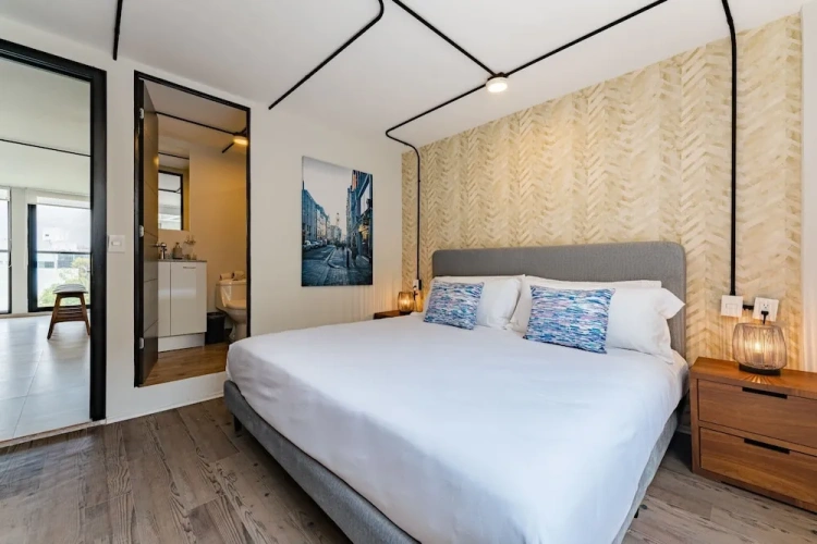3 Bedrooms Apartment