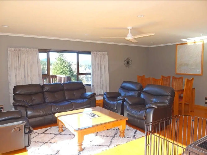 97 Chalet Cres