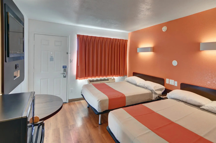 Motel 6 Denton, TX - UNT