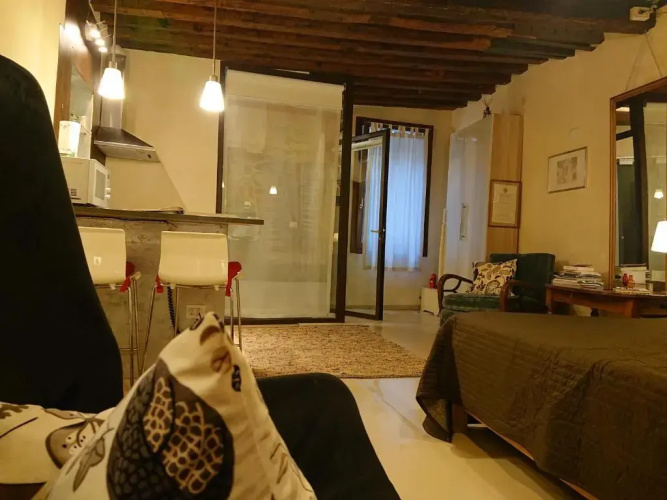 Studio Apartment San Marco 1825 fully sanitzd