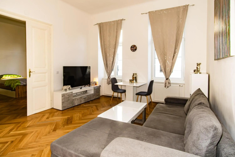 Raimond Apartment