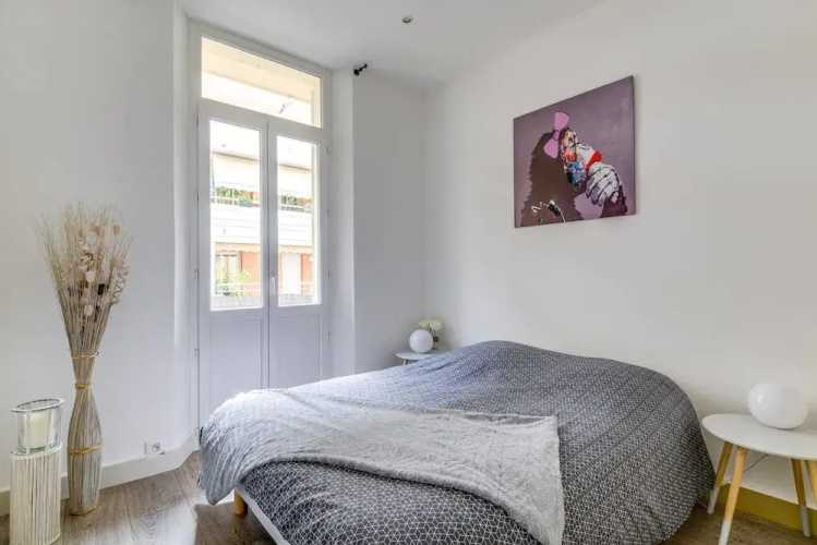 Beautiful Modern 3 Bedroom Apartment in Center