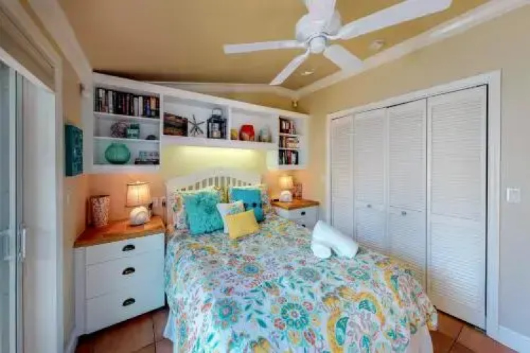 Palm Isle 3204 by RedAwning
