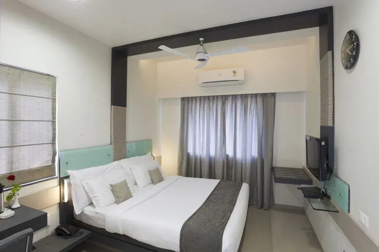 Skylark Business Hotel