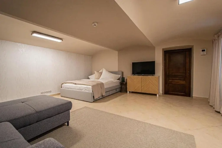 3 Bedrooms Apartment