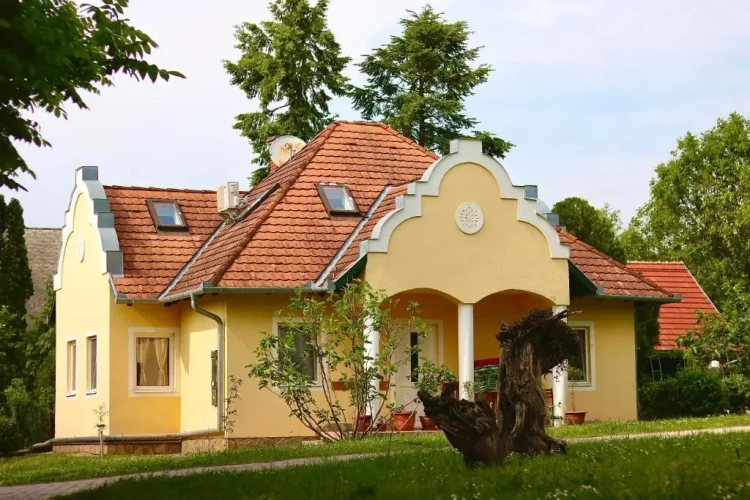 2 Bedrooms Cottage