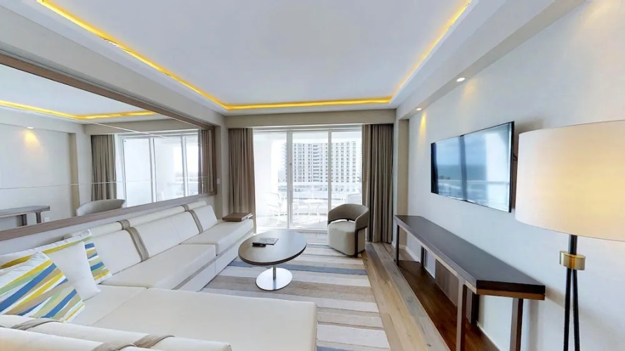 Beachfront Condo in Central Beach
