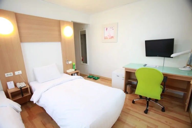 Economy Twin room