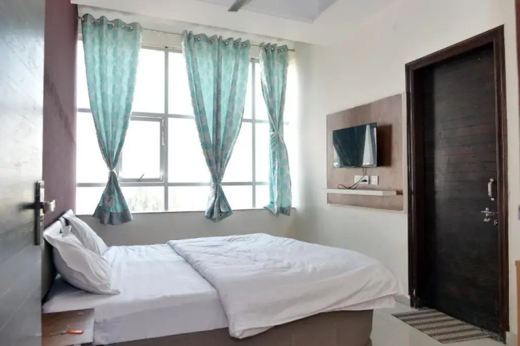 Hotel Ira Mansarovar