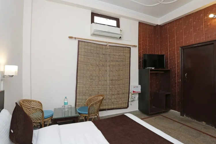 OYO 7618 Tapovan