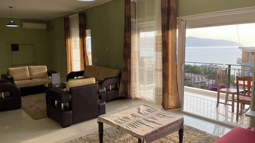 Apartment with balcony and with sea view
