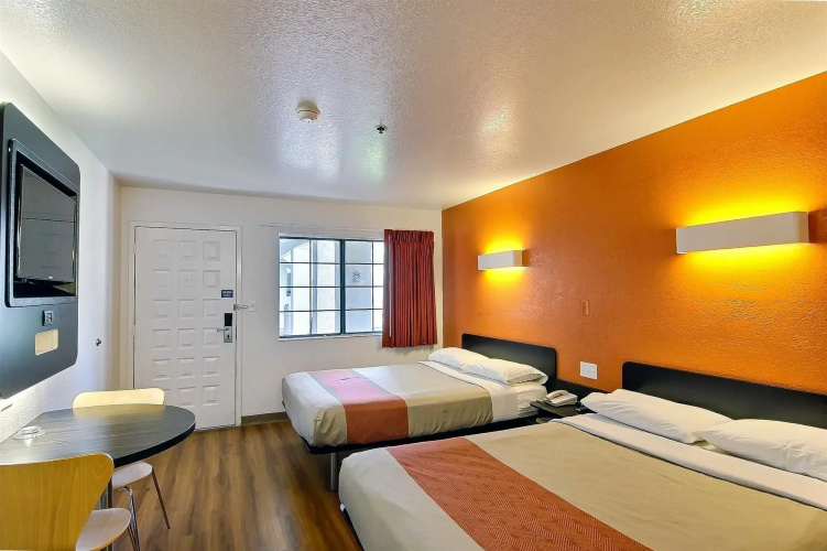 Motel 6 Thousand Oaks, CA