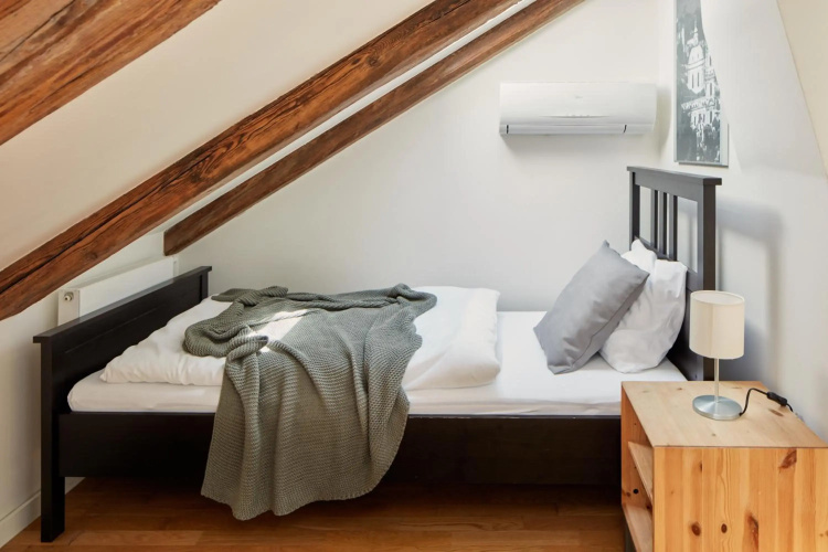 Bright Loft in New Town by Prague Days