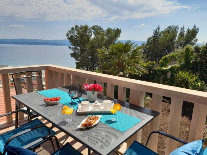 Apartment with balcony