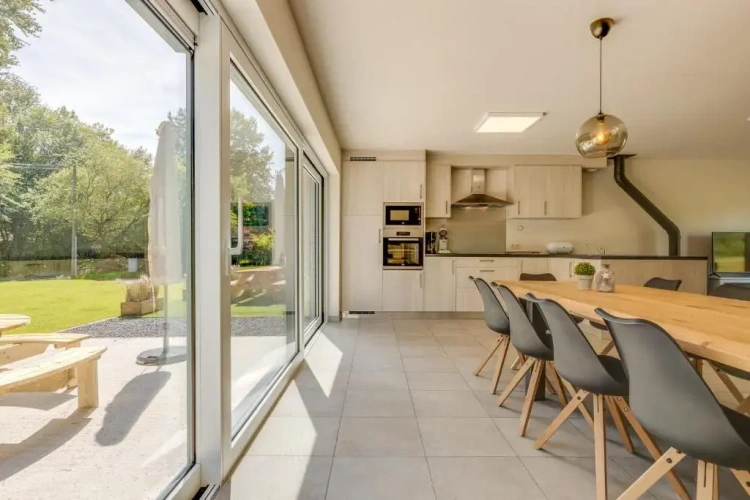4 Bedrooms Cottage
