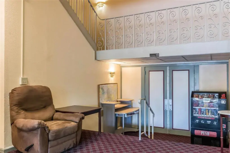 Econo Lodge Airport