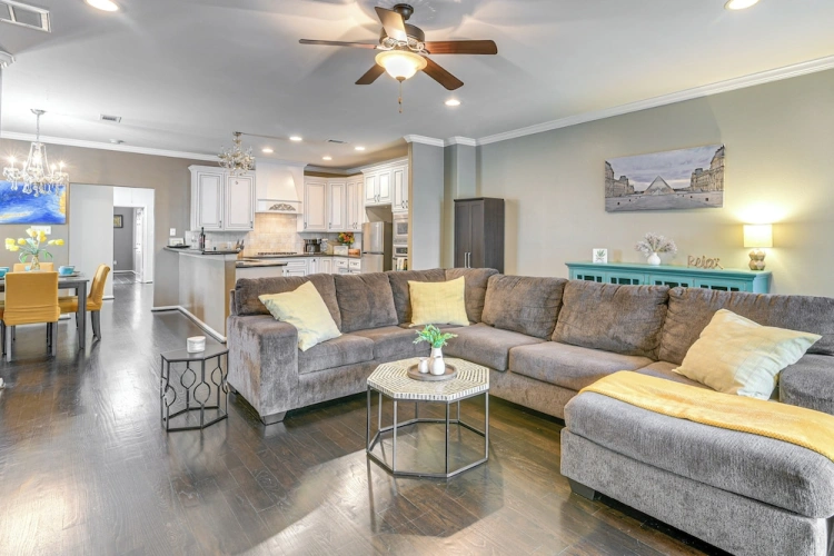 3 Bedrooms Cottage with balcony