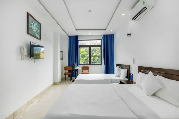 Saluton Hotel
