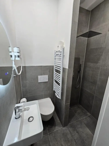 4 Bedrooms Studio