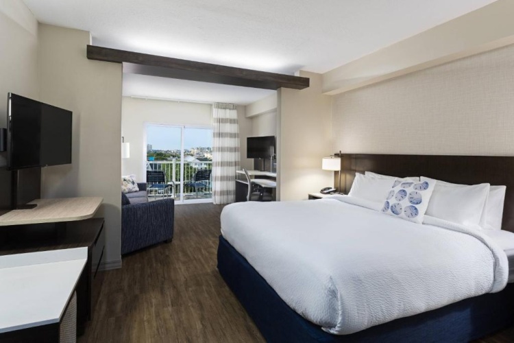 Suite with balcony