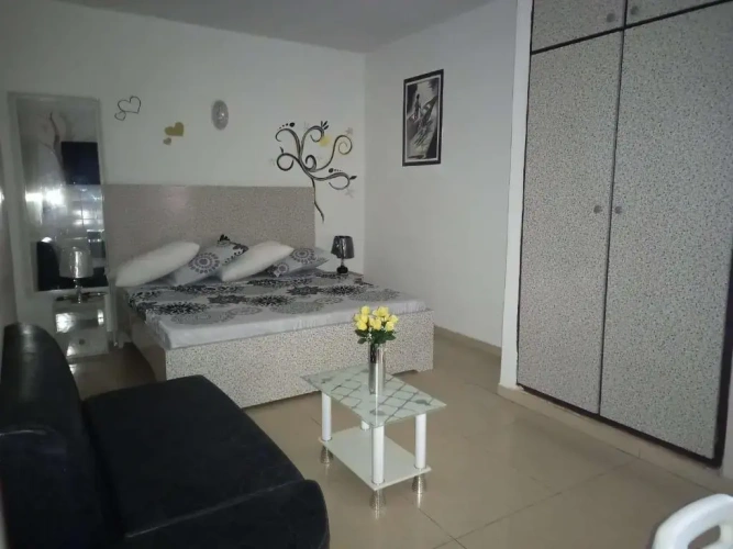 Deluxe Studio