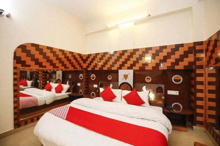 OYO 24006 Hotel Him Regency