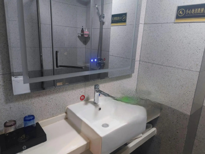Dingbian Donggang Hotel