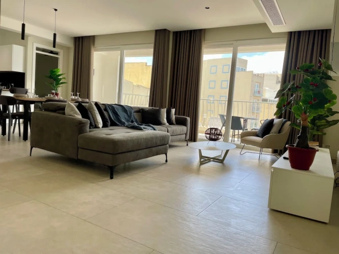 3 Bedrooms Luxury Apartment with sea view